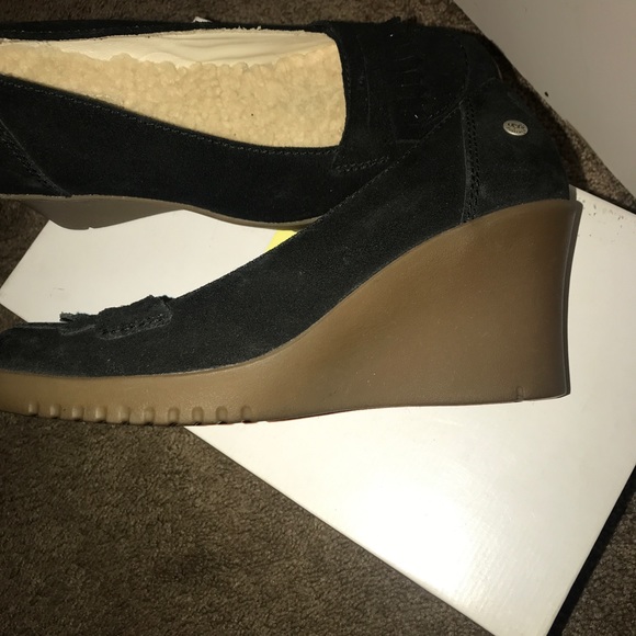 UGG heel closed dressed shoes - Picture 2 of 4